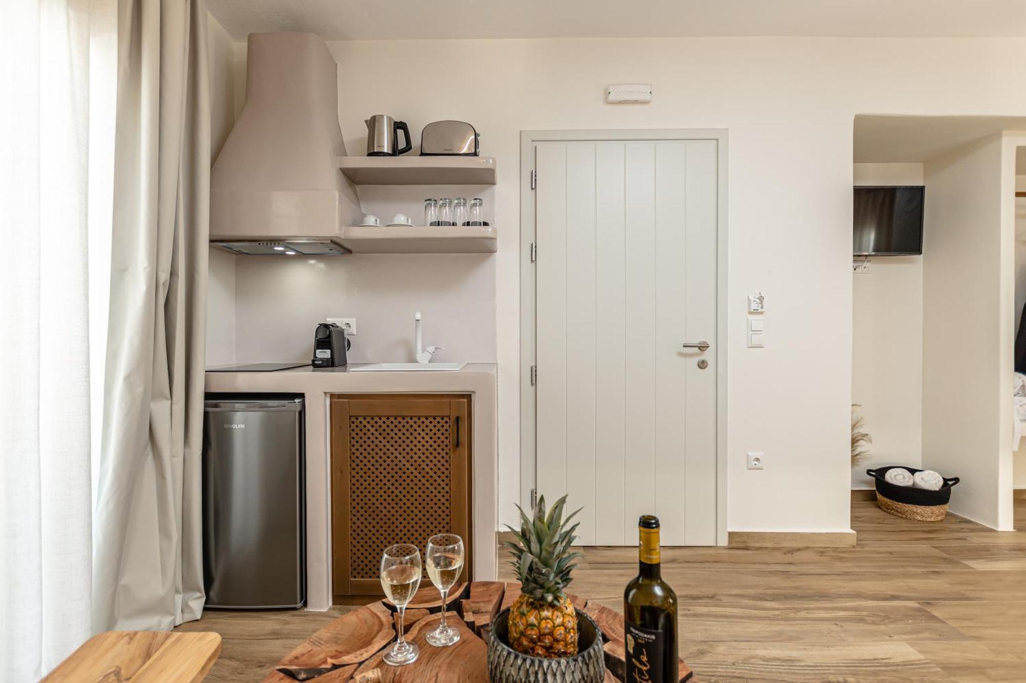 Heavenly Suites & Studios Naxos City Exteriör bild